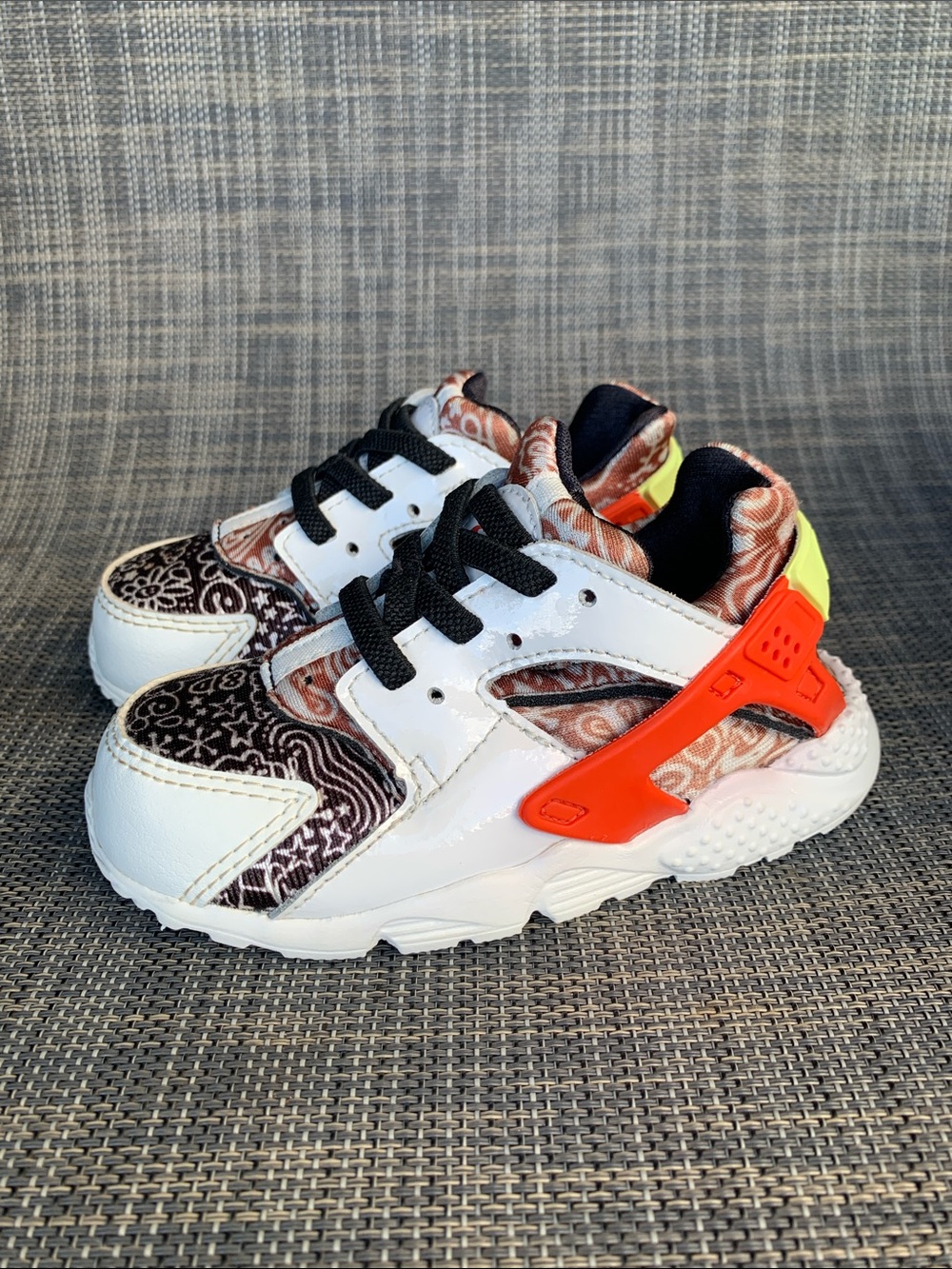 Nike Huarache Run SE "Doodle" sneakers summit white/picante red/black Toddler 7 - Picture 6 of 12
